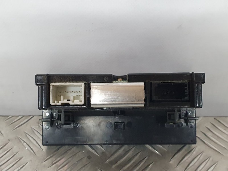 Recambio de pantalla multifuncion para volvo s40 berlina 1.6 d kinetic referencia OEM IAM 30797719 69199100 C/ MANDO CLIMATIZADO