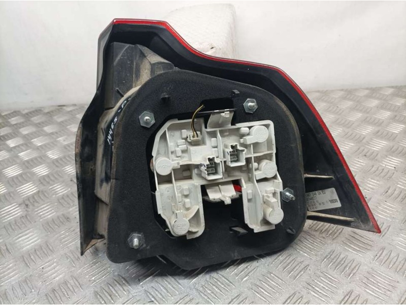 Recambio de piloto trasero izquierdo para volvo s40 berlina 1.6 d kinetic referencia OEM IAM 30744537  ROZADO