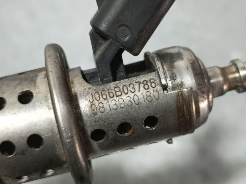 Recambio de inyector adblue para peugeot 5008 gt line 1.5 hdi 130 cv referencia OEM IAM 9813930180  