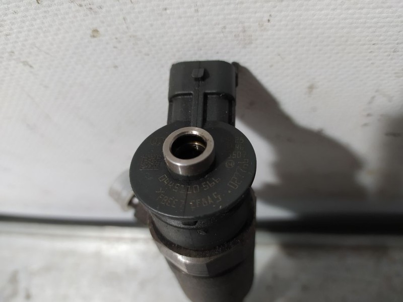 Recambio de inyector para peugeot 208 1.6 16v hdi fap referencia OEM IAM 0445110566  BOSCH