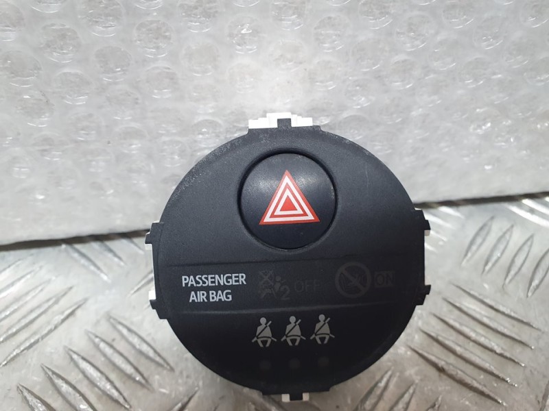 Recambio de warning para toyota yaris active hybrid referencia OEM IAM 839500D080  