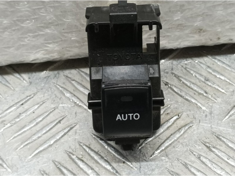 Recambio de mando elevalunas delantero derecho para toyota auris edition referencia OEM IAM 8012K13  