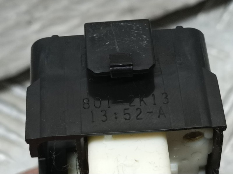 Recambio de mando elevalunas delantero derecho para toyota auris edition referencia OEM IAM 8012K13  