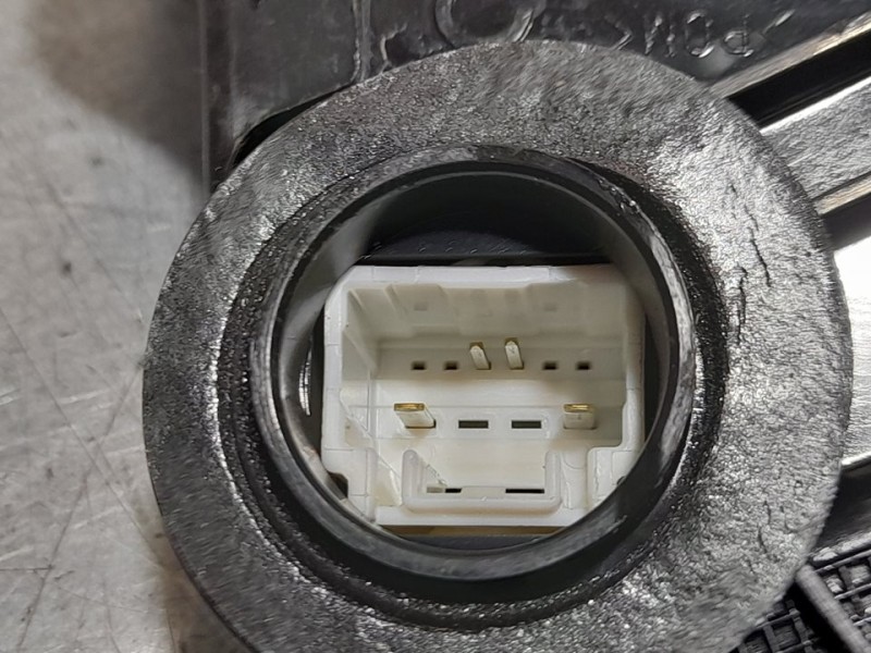 Recambio de cerradura puerta delantera derecha para lexus ct 200h referencia OEM IAM 1090406  4 PINS