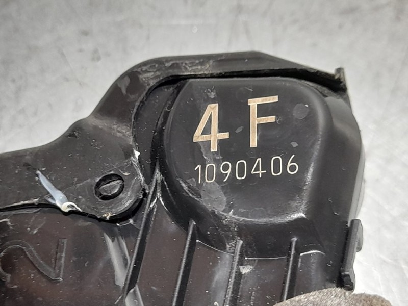 Recambio de cerradura puerta delantera derecha para lexus ct 200h referencia OEM IAM 1090406  4 PINS