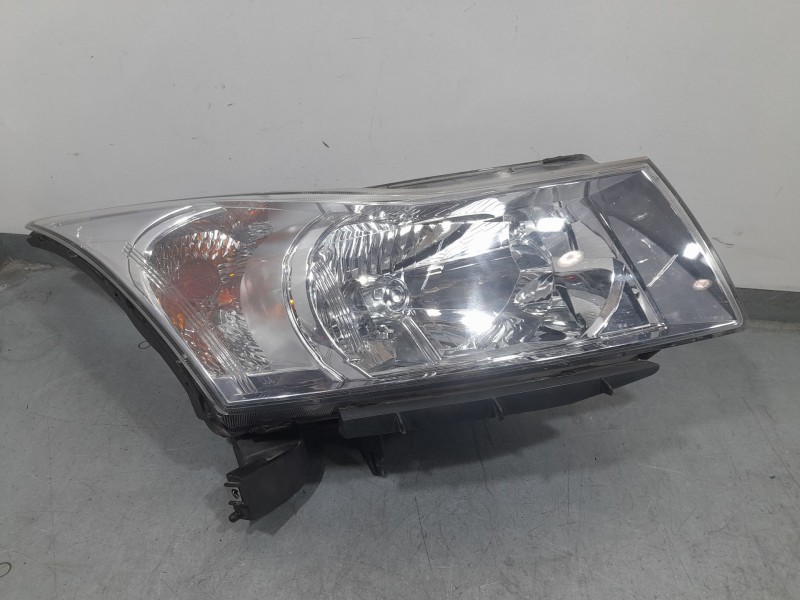 Recambio de faro derecho para chevrolet cruze hatchback (j305) 2.0 cdi referencia OEM IAM RHD12413  