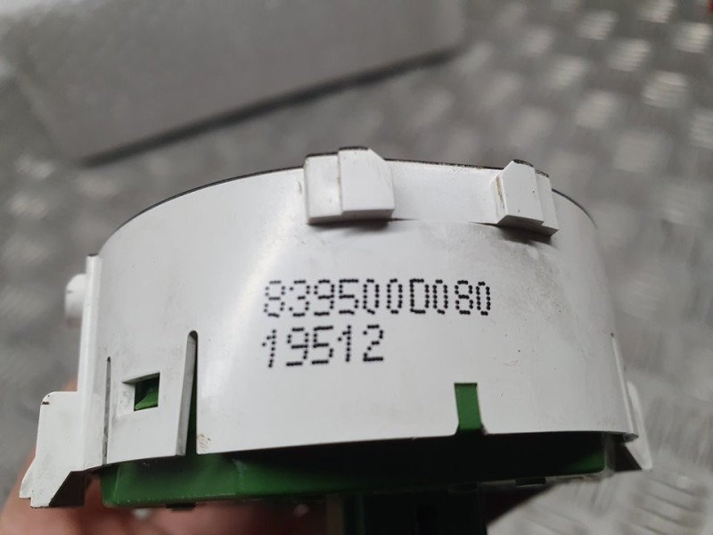 Recambio de warning para toyota yaris active hybrid referencia OEM IAM 839500D080  