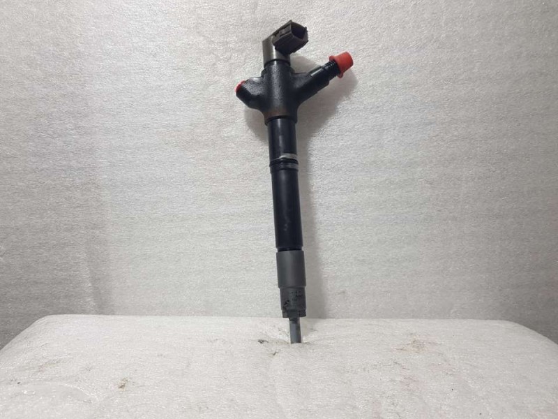 Recambio de inyector para toyota avensis (t27) 2.0 d-4d cat referencia OEM IAM 2367026071  DENSO