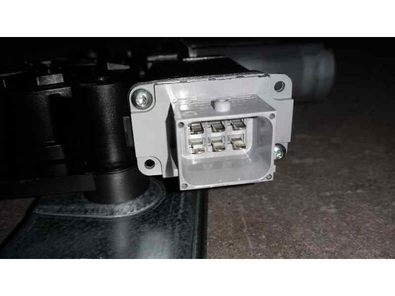 Recambio de elevalunas delantero izquierdo para opel corsa e edition ecoflex referencia OEM IAM  6 PINS ELECTRICO