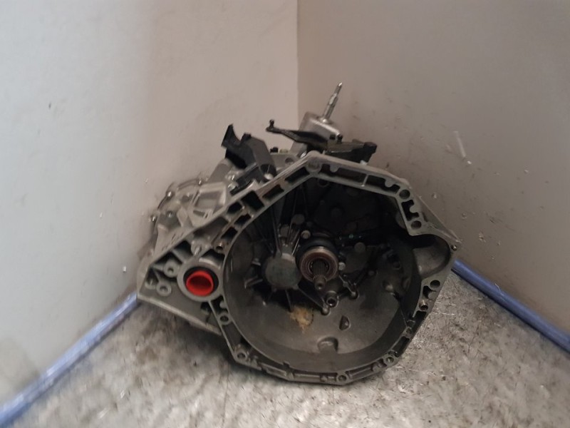 Recambio de caja cambios para nissan qashqai (j11) acenta referencia OEM IAM TL6100 S073803 6VELOCIDADES