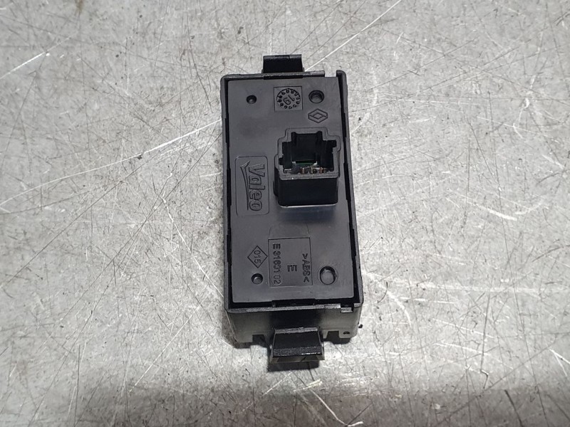 Recambio de warning para dacia sandero comfort referencia OEM IAM 252905668R  