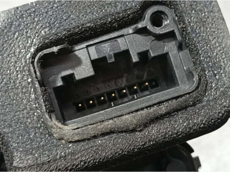 Recambio de cerradura puerta trasera derecha para skoda superb (3v3) active referencia OEM IAM 5TA839016E A046465 ELECTRICA