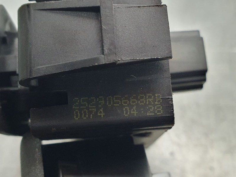 Recambio de warning para dacia sandero comfort referencia OEM IAM 252905668R  