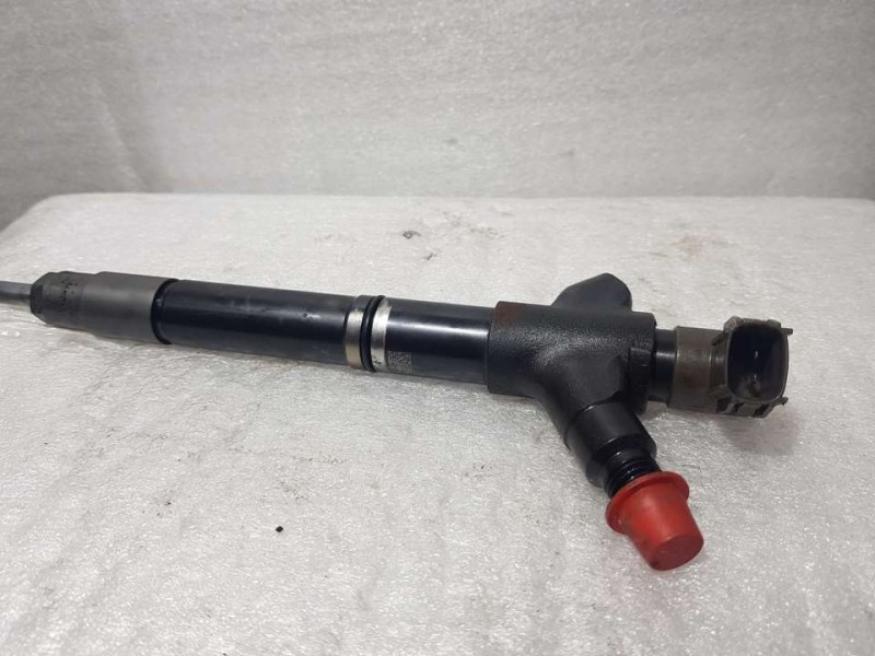 Recambio de inyector para toyota avensis (t27) 2.0 d-4d cat referencia OEM IAM 2367026071  DENSO