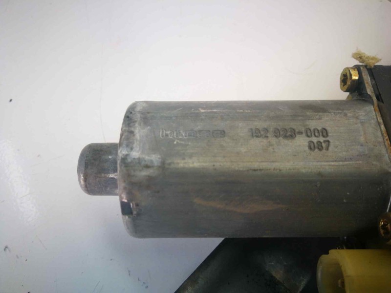 Recambio de elevalunas trasero derecho para renault laguna (b56) referencia OEM IAM 192923000  2 PINS