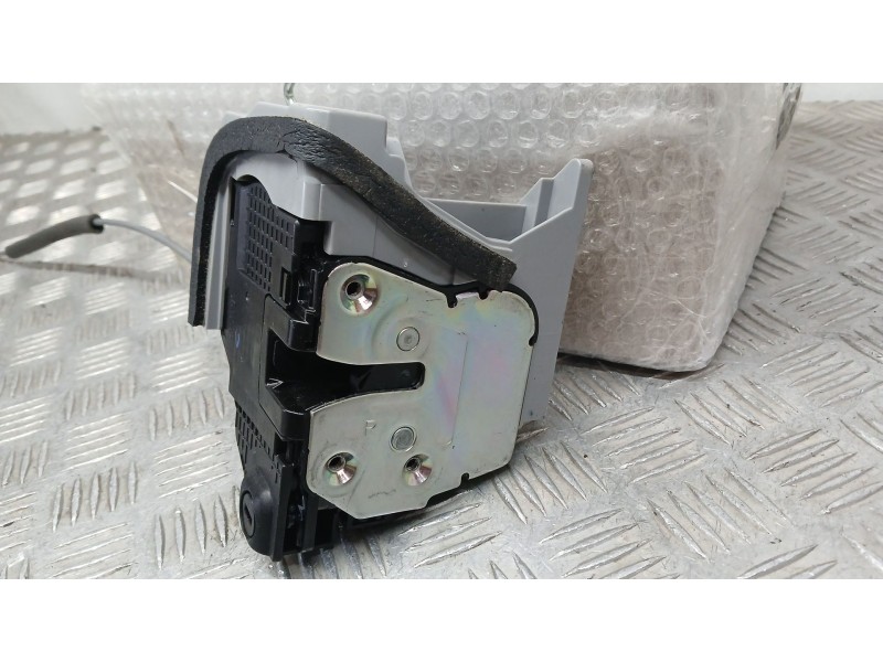 Recambio de cerradura puerta trasera derecha para hyundai bayon (bc3) 1.2 mpi referencia OEM IAM 81420Q0400  