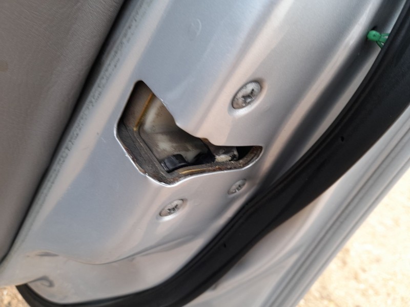 Recambio de cerradura puerta delantera derecha para nissan primera (p11) 2.0 td referencia OEM IAM 805022F910  