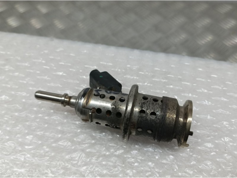 Recambio de inyector adblue para peugeot 5008 active referencia OEM IAM 9813930180  