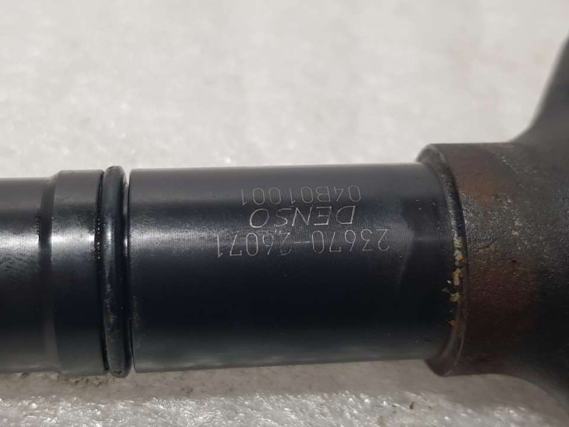 Recambio de inyector para toyota avensis (t27) 2.0 d-4d cat referencia OEM IAM 2367026071  DENSO