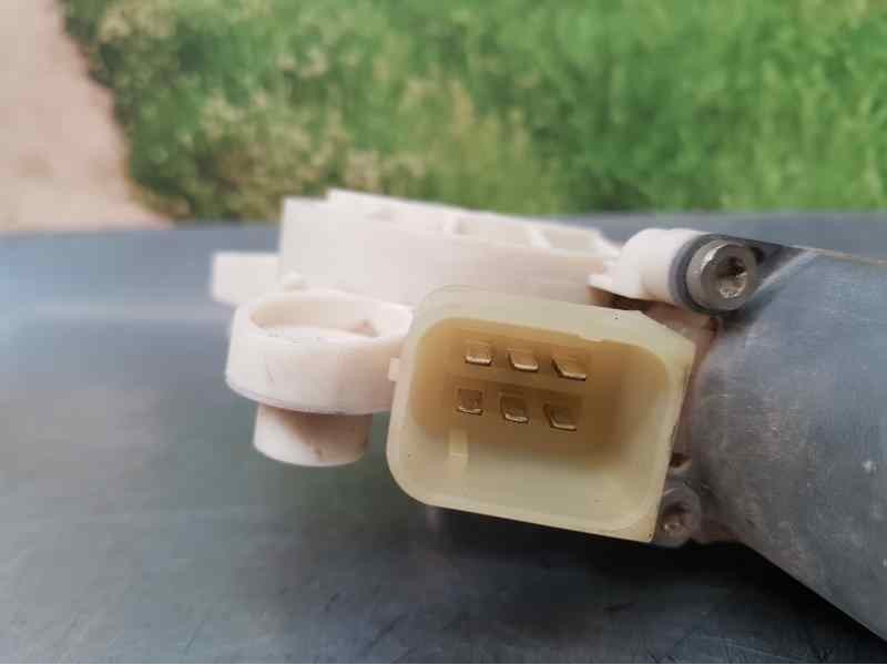 Recambio de motor elevalunas delantero derecho para mercedes-benz clase clk (w209) coupe 270 cdi (209.316) referencia OEM IAM   