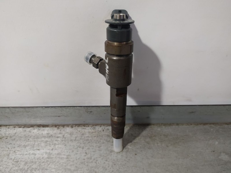 Recambio de inyector para peugeot 208 1.6 16v hdi fap referencia OEM IAM  0445110566 BOSCH