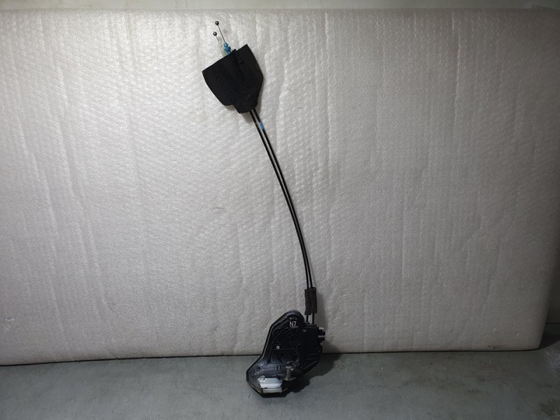 Recambio de cerradura puerta trasera derecha para toyota prius+ advance referencia OEM IAM 71208033  4 PINES