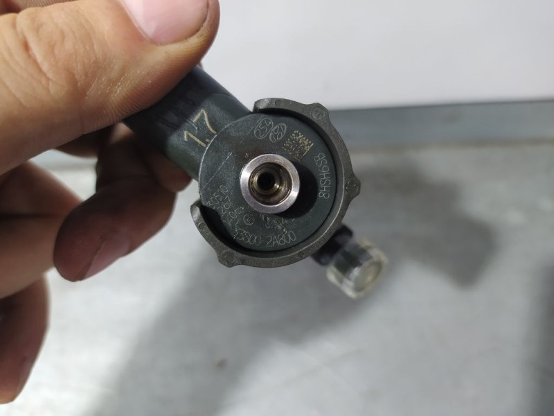 Recambio de inyector para hyundai tucson 1.7 crdi cat referencia OEM IAM 338002A800 0445110411 BOSCH