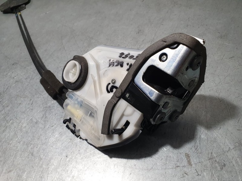 Recambio de cerradura puerta trasera derecha para toyota prius+ advance referencia OEM IAM 71208033  4 PINES