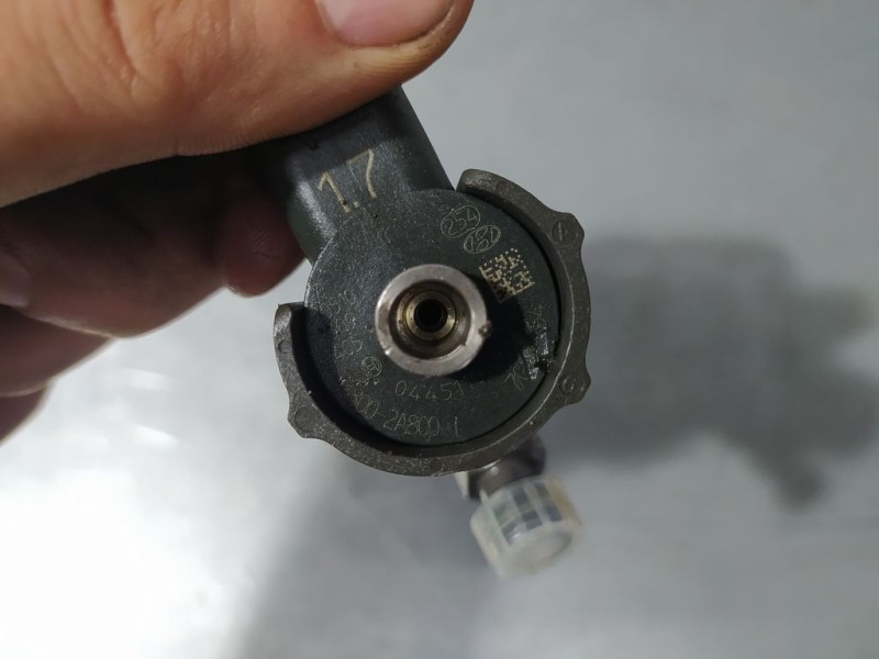Recambio de inyector para hyundai tucson 1.7 crdi cat referencia OEM IAM 338002A800 0445110411 BOSCH