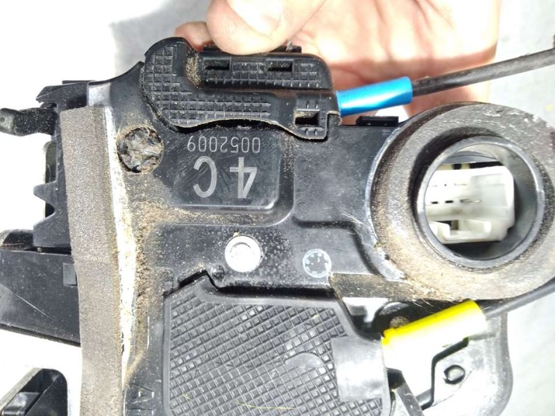 Recambio de cerradura puerta trasera derecha para toyota land cruiser (j15) vx referencia OEM IAM 6905012410  4 PINES