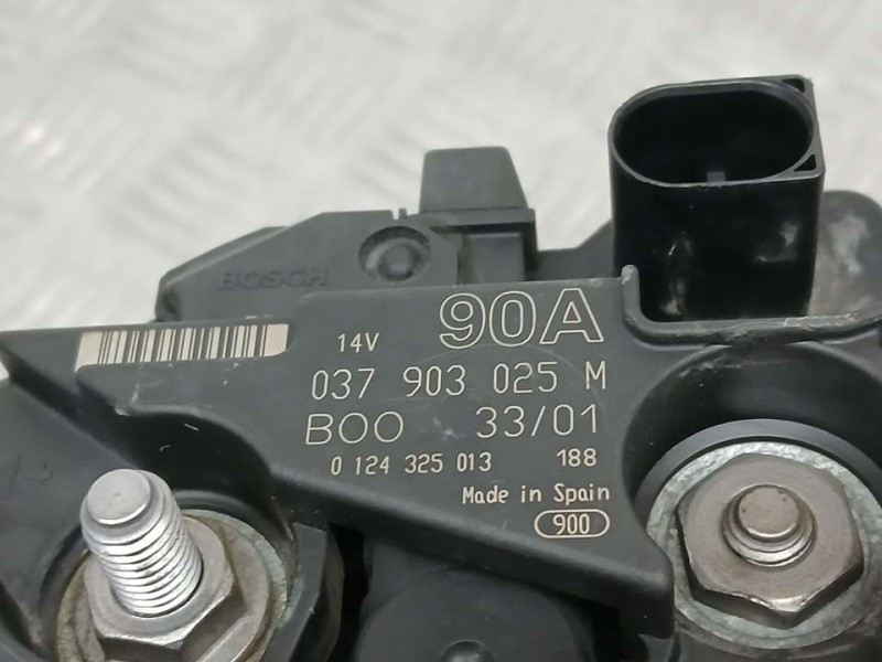Recambio de alternador para volkswagen polo berlina (6n2) trendline referencia OEM IAM 037903025M 0124325013 BOSCH
