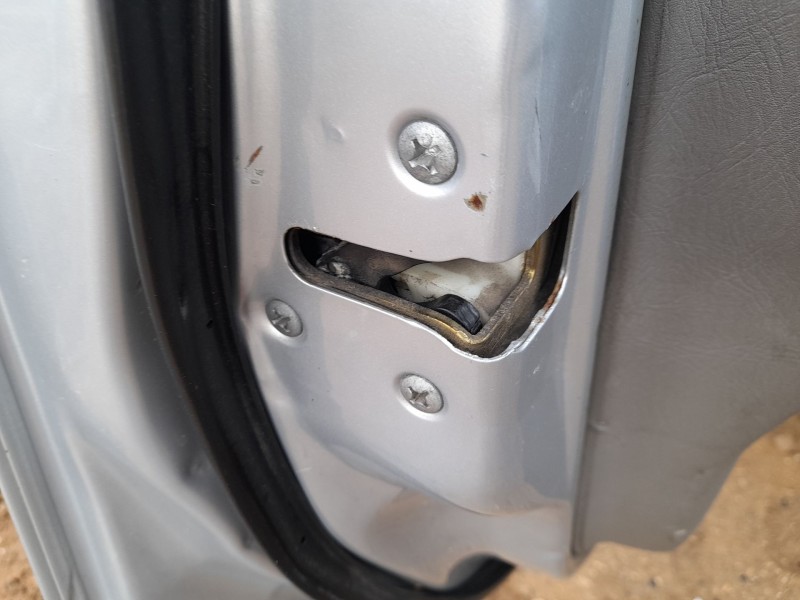 Recambio de cerradura puerta delantera izquierda para nissan primera (p11) 2.0 td referencia OEM IAM 805032F010  