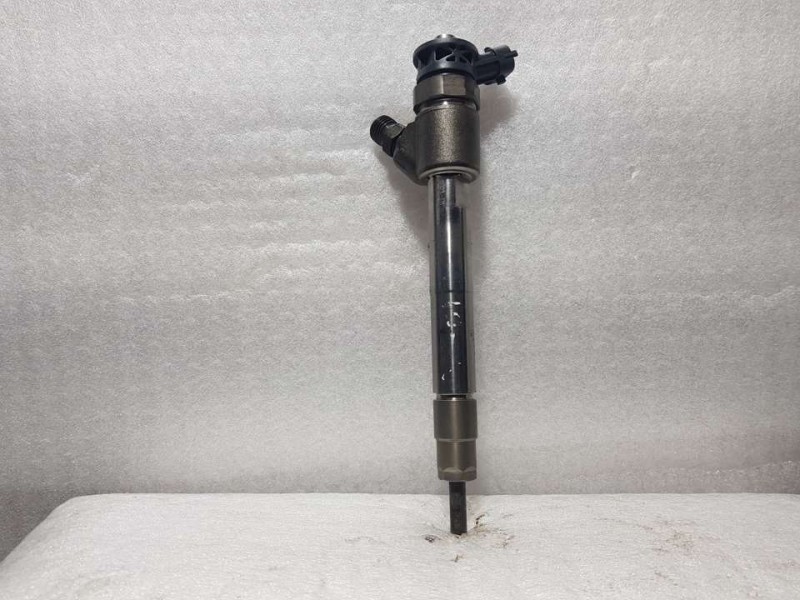 Recambio de inyector para peugeot expert furgón pro standar referencia OEM IAM 9828959880 0445110955 BOSCH