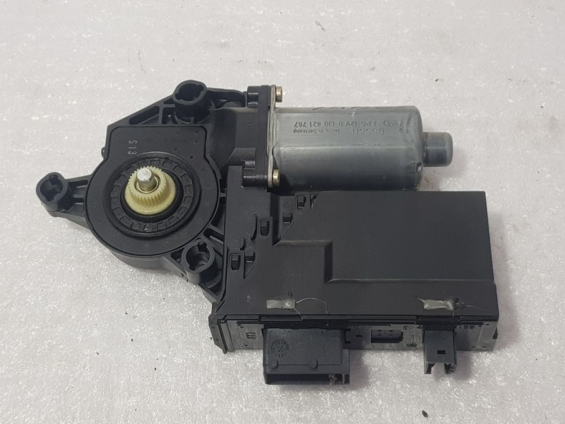 Recambio de motor elevalunas delantero derecho para peugeot 307 (s1) xt referencia OEM IAM 9634457580 990830101 BROSE