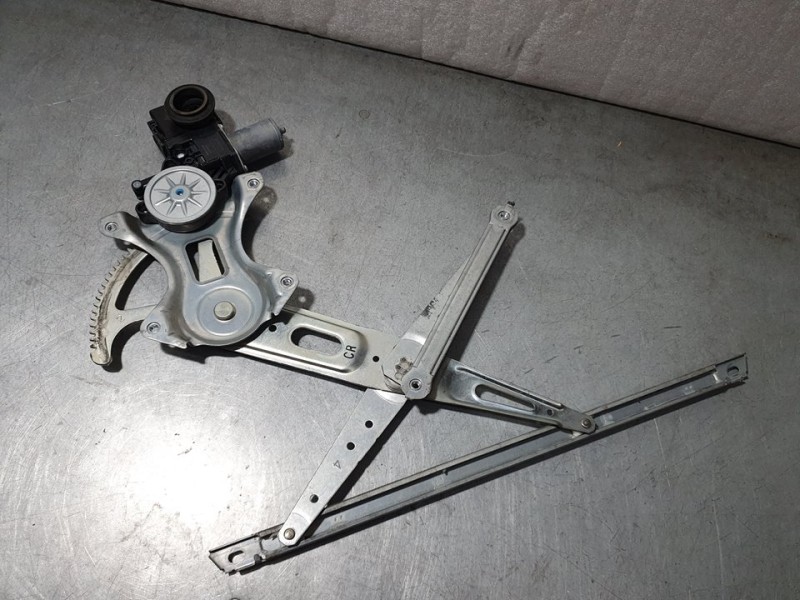 Recambio de elevalunas trasero derecho para toyota prius+ advance referencia OEM IAM 6980121020  7 PINES