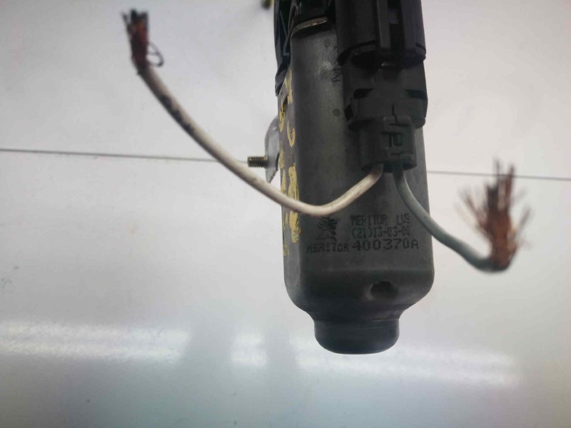 Recambio de elevalunas delantero derecho para renault kangoo (f/kc0) referencia OEM IAM 400370A  2 PINS