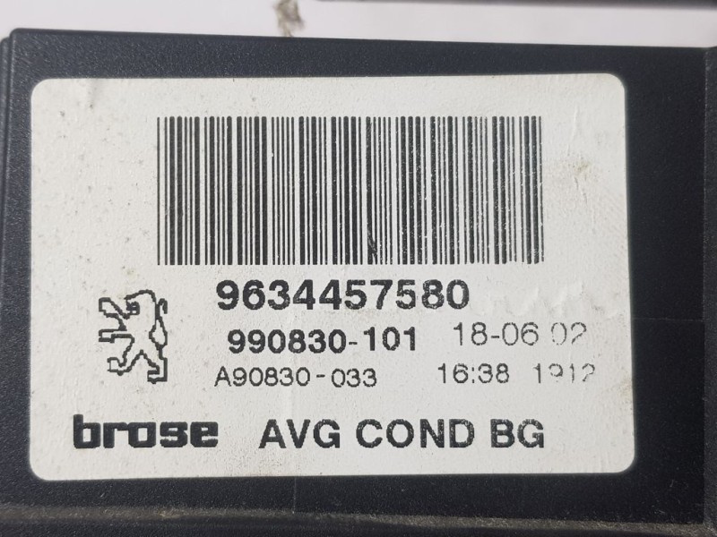 Recambio de motor elevalunas delantero derecho para peugeot 307 (s1) xt referencia OEM IAM 9634457580 990830101 BROSE