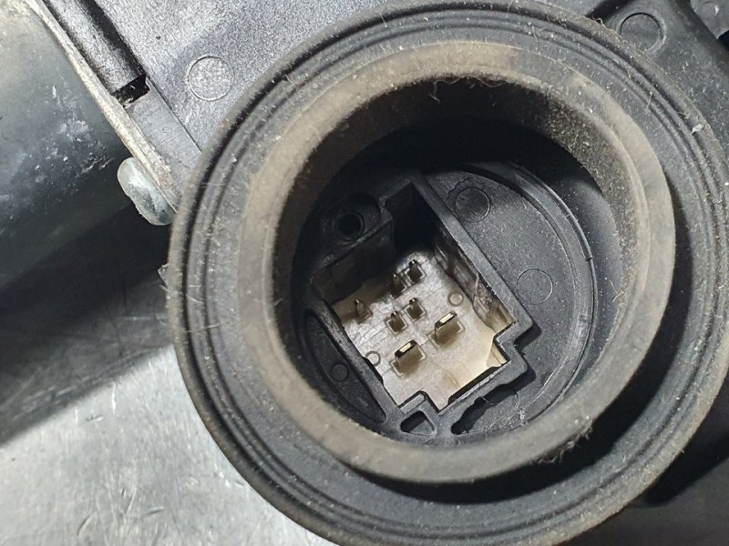 Recambio de elevalunas trasero derecho para toyota prius+ advance referencia OEM IAM 6980121020  7 PINES