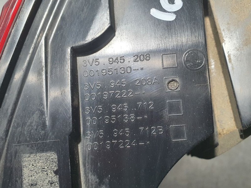 Recambio de piloto trasero derecho para skoda superb (3v3) active referencia OEM IAM 3V5945208  EXTERIOR