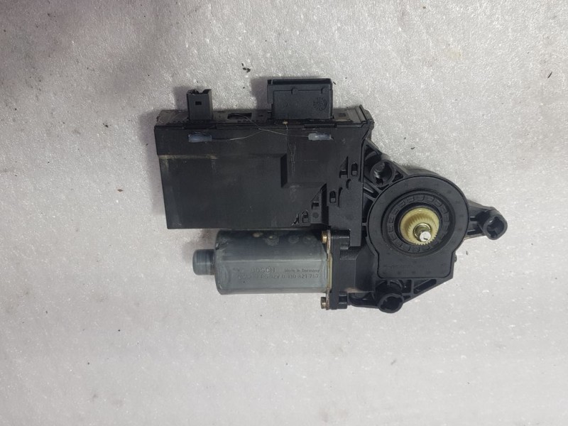 Recambio de motor elevalunas delantero izquierdo para peugeot 307 (s1) xt referencia OEM IAM 9634457580 990830100 BROSE