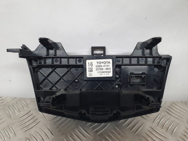 Recambio de mando climatizador para toyota prius+ advance referencia OEM IAM 5590047161 237006642 DENSO