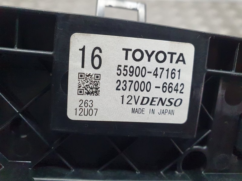 Recambio de mando climatizador para toyota prius+ advance referencia OEM IAM 5590047161 237006642 DENSO