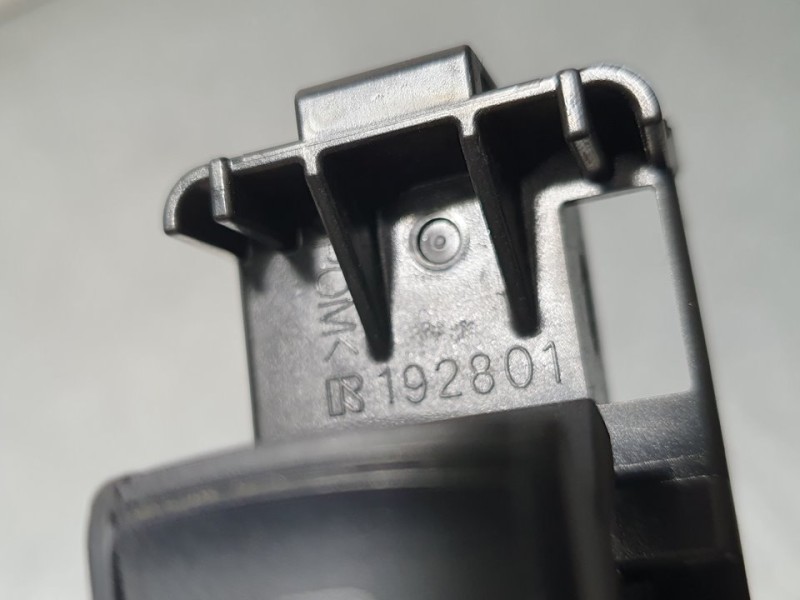 Recambio de mando elevalunas trasero izquierdo para lexus ct 200h referencia OEM IAM 192801  