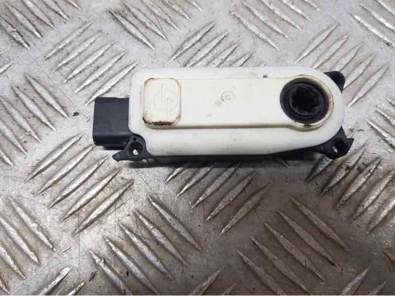 Recambio de motor apertura trampillas climatizador para peugeot 2008 (p1) allure referencia OEM IAM 5877R1001  