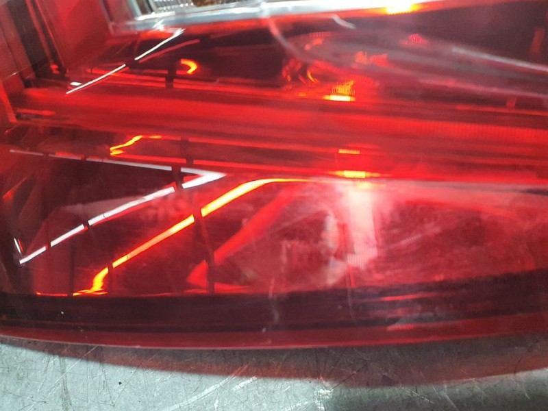 Recambio de piloto trasero izquierdo para skoda superb (3v3) active referencia OEM IAM 3V5945207  EXTERIOR POCO ARAÑADO