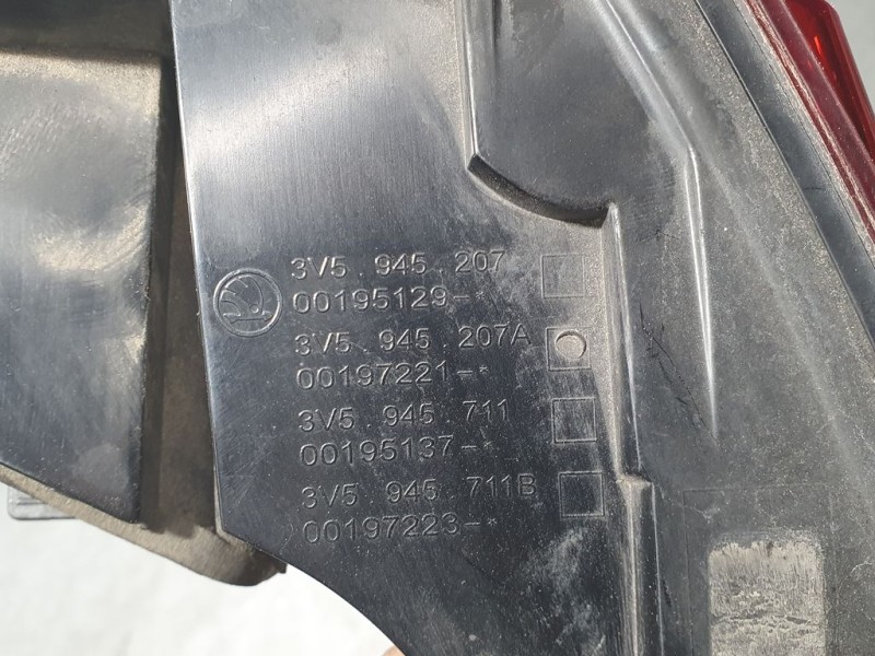 Recambio de piloto trasero izquierdo para skoda superb (3v3) active referencia OEM IAM 3V5945207  EXTERIOR POCO ARAÑADO