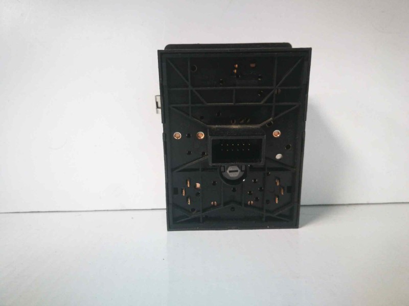 Recambio de mando luces para opel corsa c 1.3 16v cdti cat (z 13 dt / ln9) referencia OEM IAM 9116613  