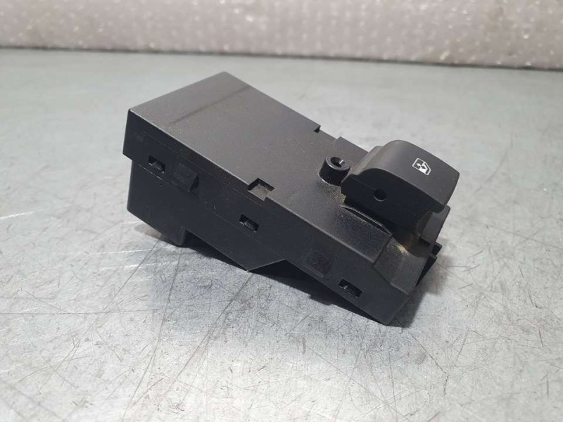 Recambio de mando elevalunas delantero derecho para opel mokka excellence referencia OEM IAM 13301886 211393 