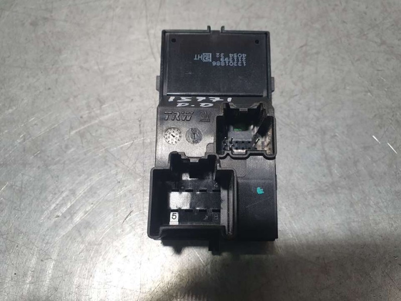 Recambio de mando elevalunas delantero derecho para opel mokka excellence referencia OEM IAM 13301886 211393 