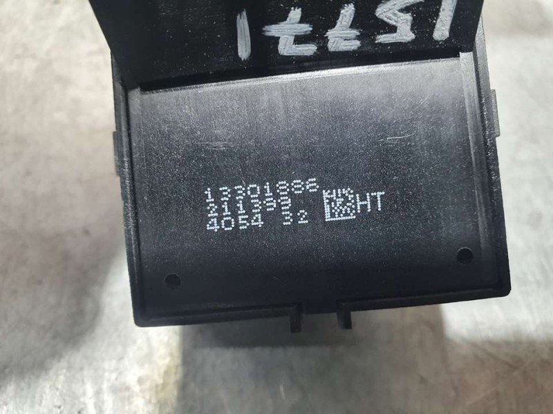 Recambio de mando elevalunas delantero derecho para opel mokka excellence referencia OEM IAM 13301886 211393 